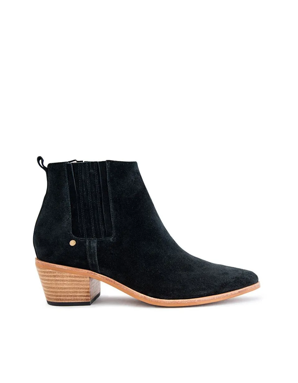 Explore Boot Black Suede