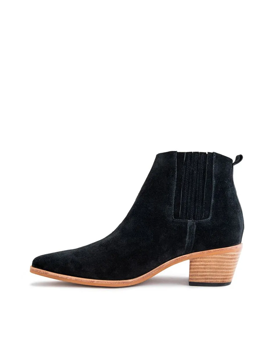 Explore Boot Black Suede