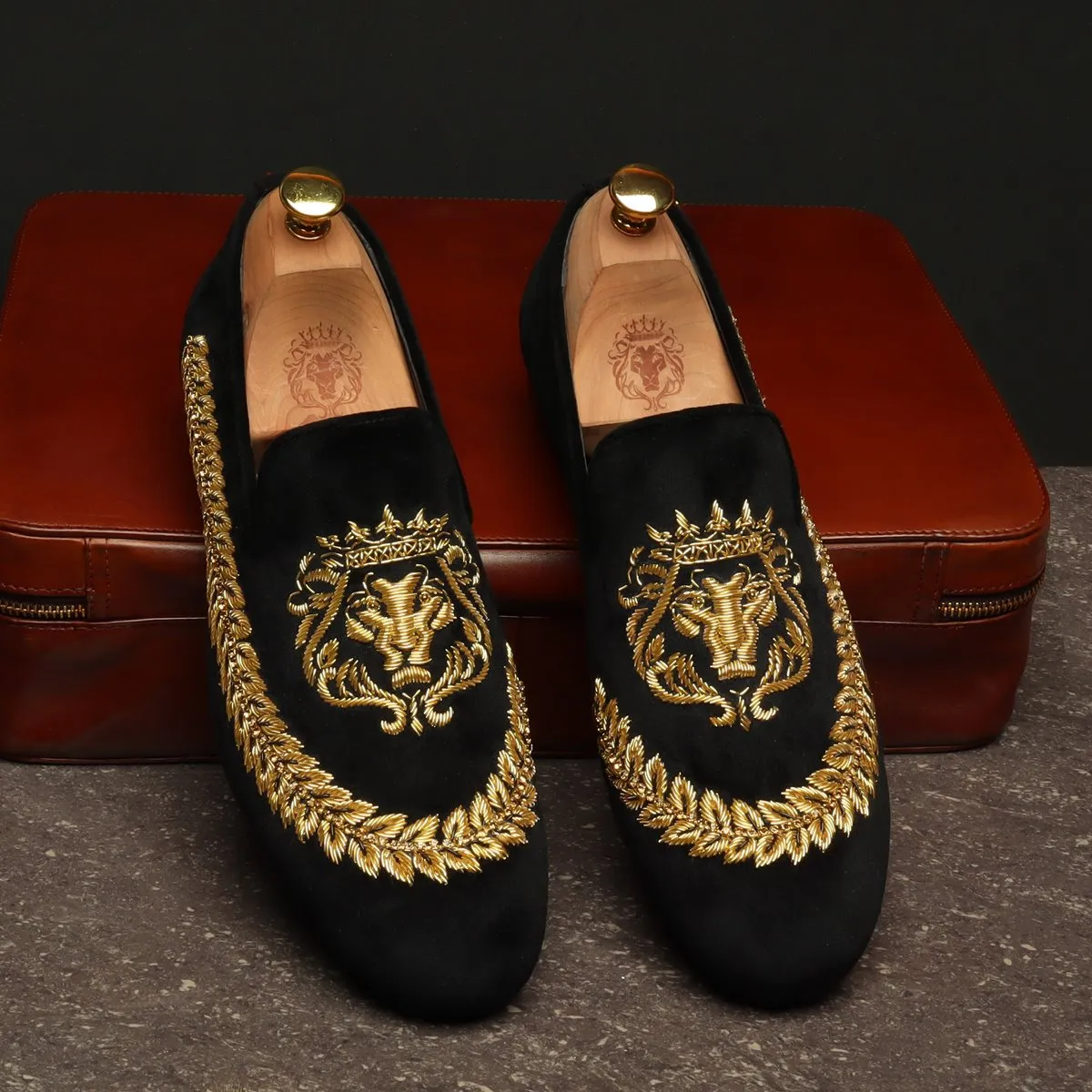 Golden Lion zardosi Slip-On shoes With stem design