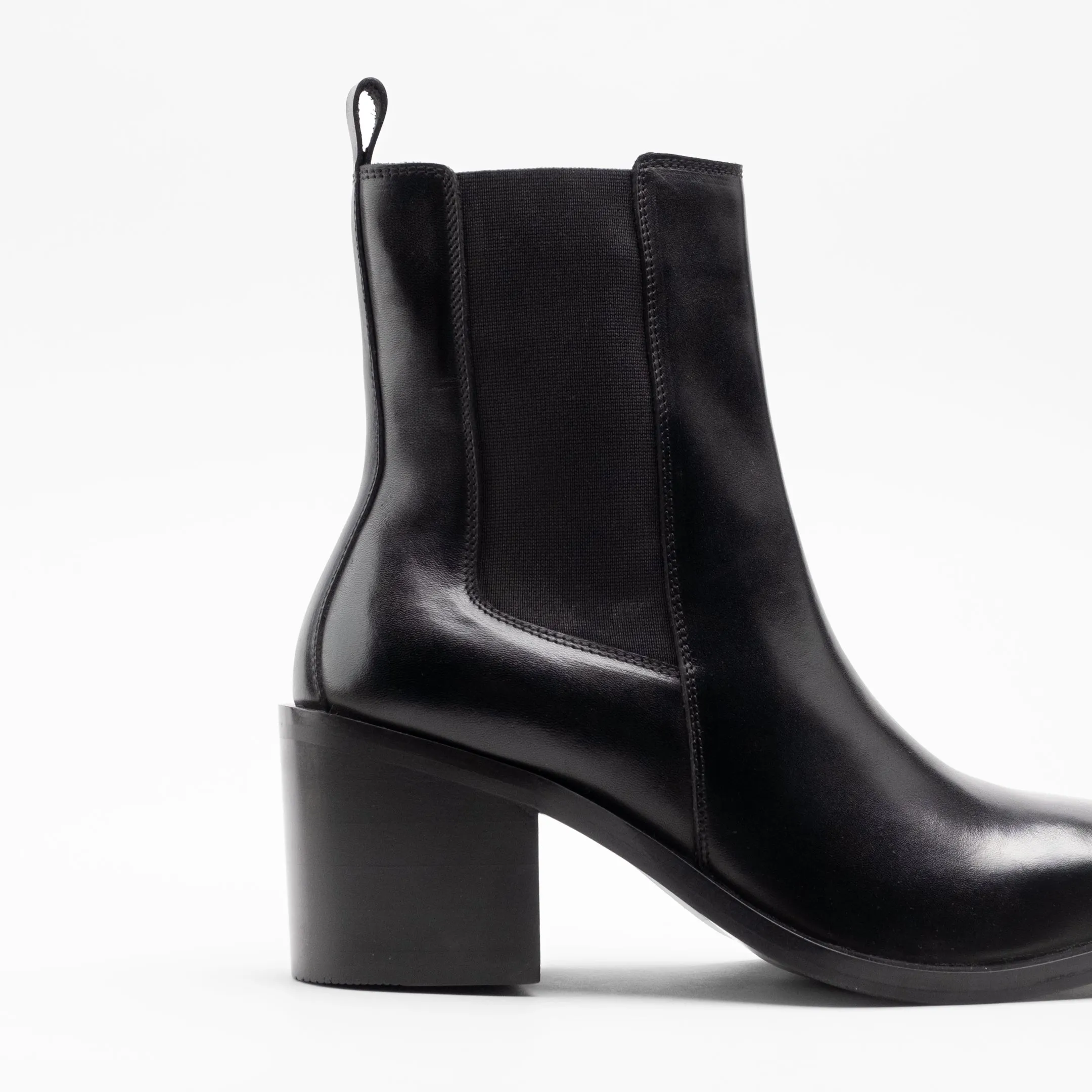 Nola Chelsea Boot